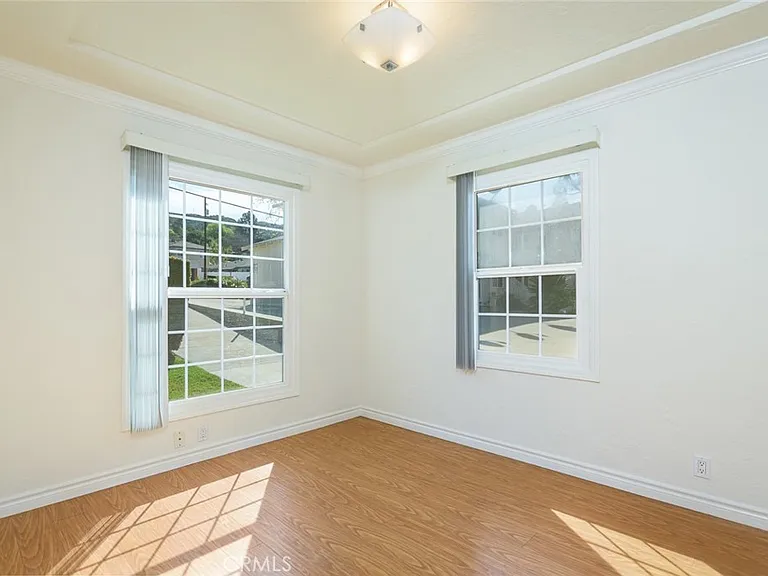 2111 N Verdugo Rd — Photo 17