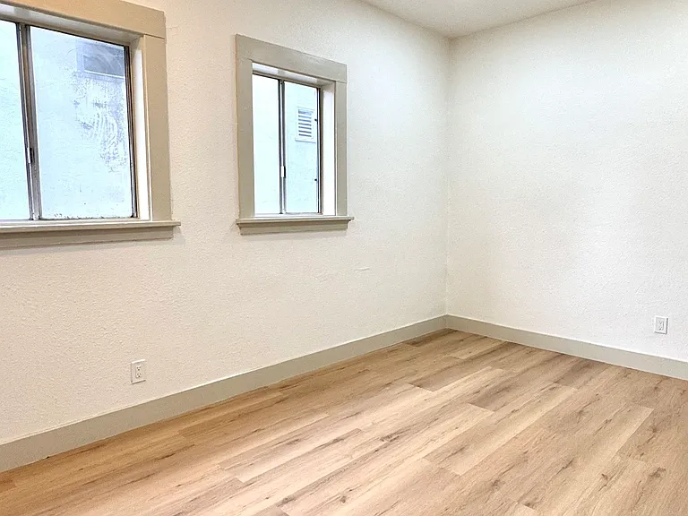 1068 Aileen St #A — Photo 7