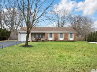 105 Raynor Rd, Ridge, NY 11961