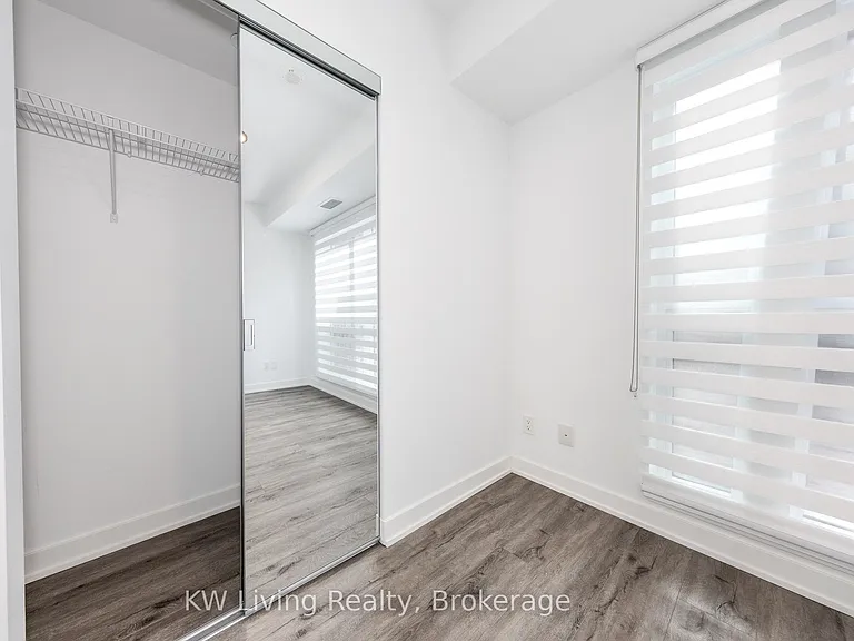 327 King St W #1302 — Photo 12
