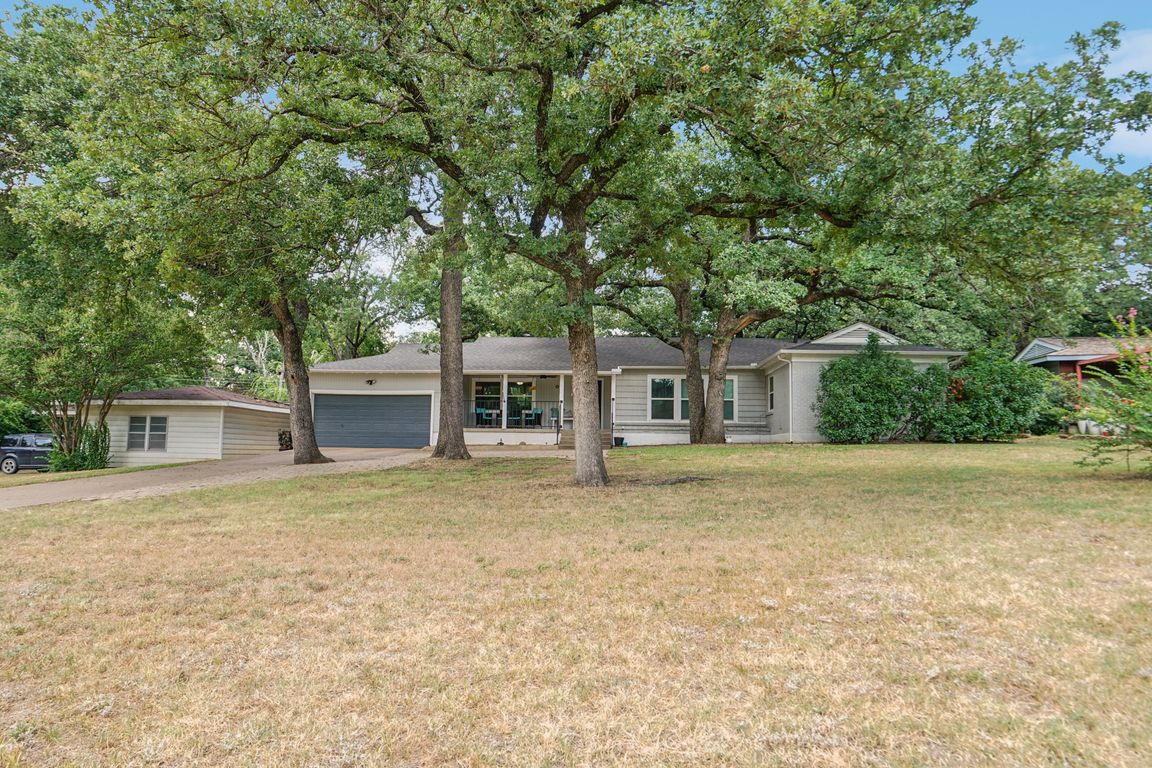 Hurstview Dr-S0807-001.jpg