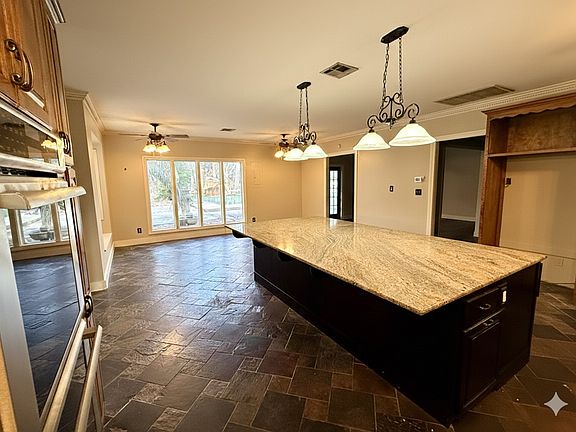 4th image of 122 Barbour Dr