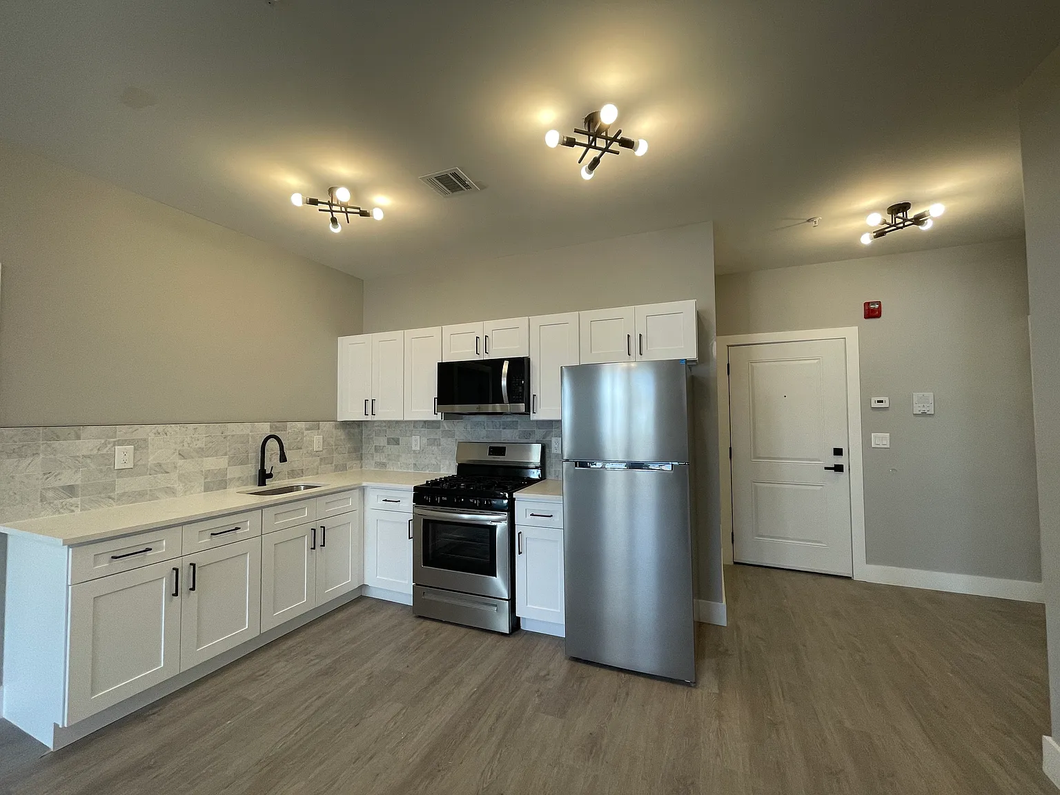 3 bed, 1250 sqft, $2,495 — Photo 2