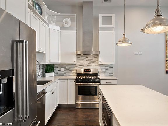 4th image of 3101 N California Ave #1