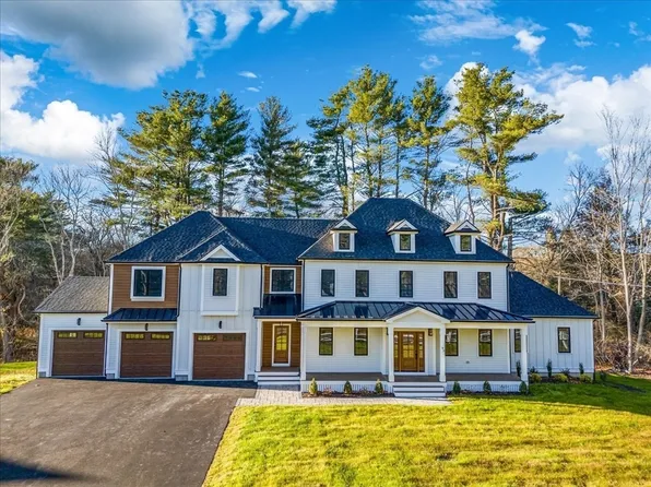 93 Center St, Hanover, MA 02339