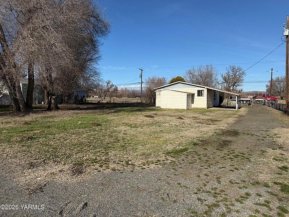 3rd image of 3204 Ahtanum Rd