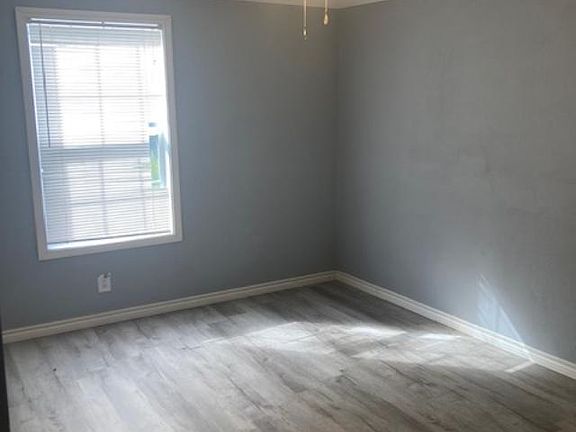 4th image of 109 Perkins St