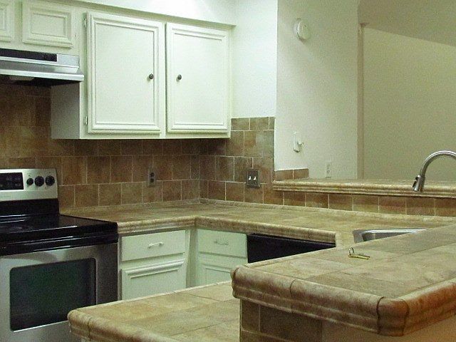 2nd image of 10119 Glengate Ln