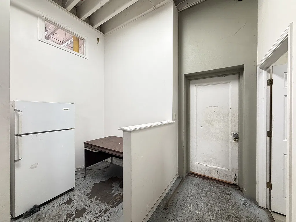 Attractive Studio, 1 Bath at Albany + Ohio (East Garfield Park) — Photo 2