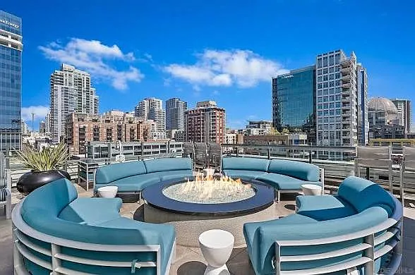 2 bed, 853 sqft, $3,950 — Photo 1