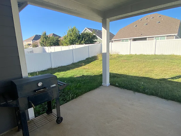 9145 Blackstone Dr — Photo 26