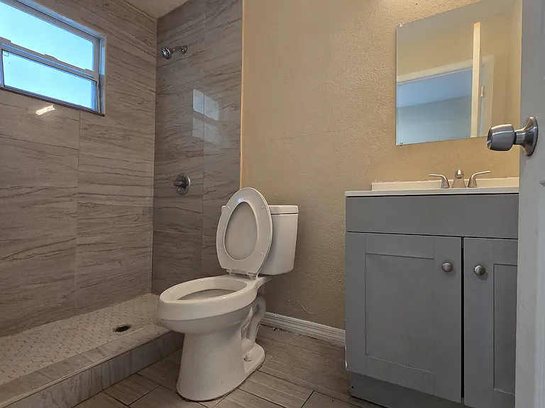 1409 W Burger St #3 — Photo 2