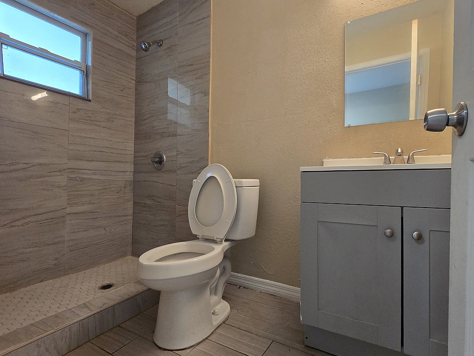 2nd image of 1409 W Burger St #3