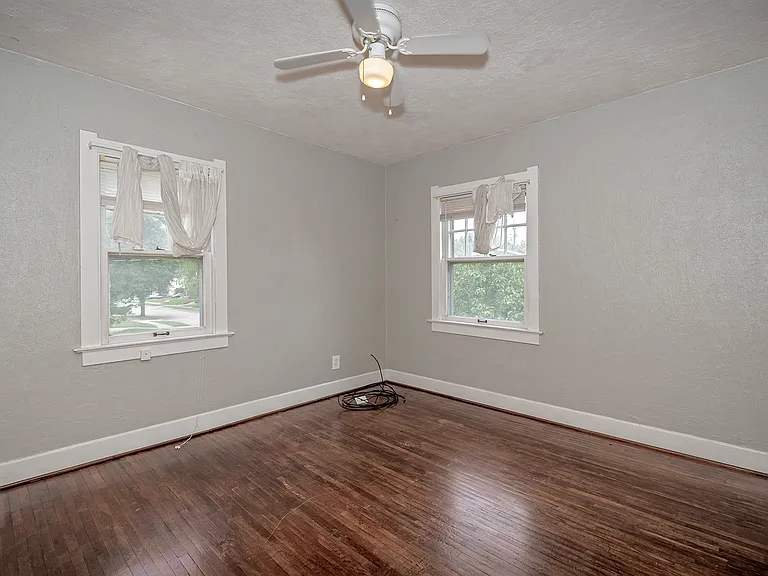 3177 Goddard Rd — Photo 16