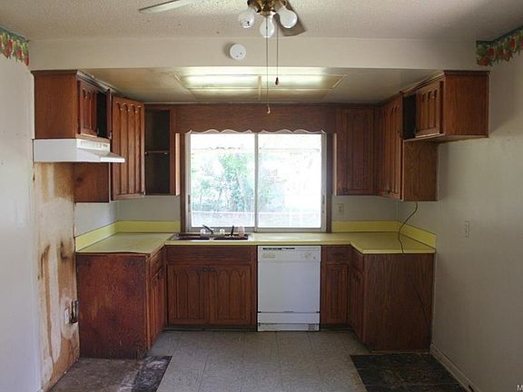 4th image of 431 Daman Dr