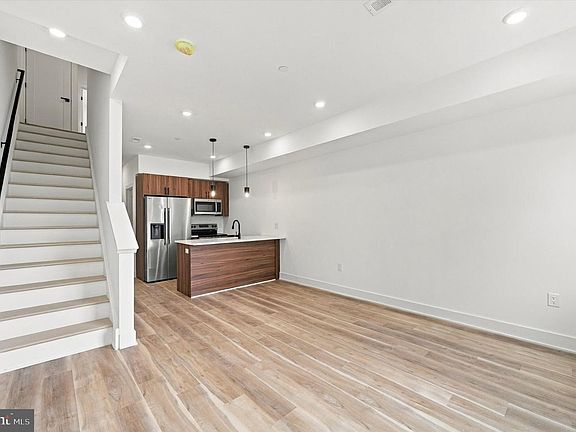 2nd image of 947 N 47th St #2