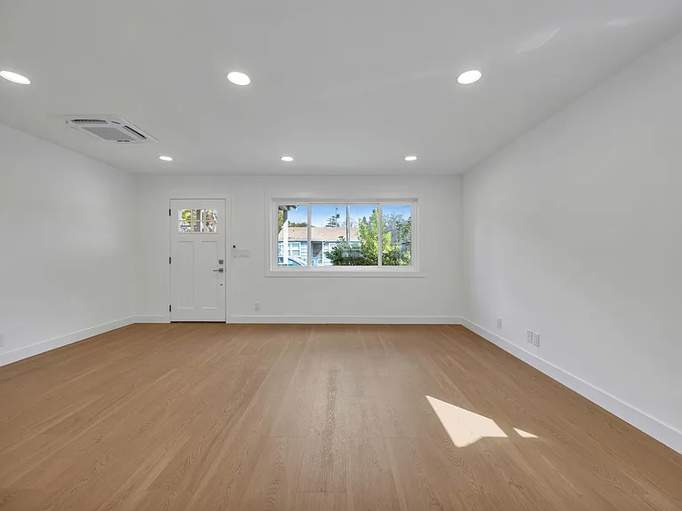 22607 Beech St — Photo 10