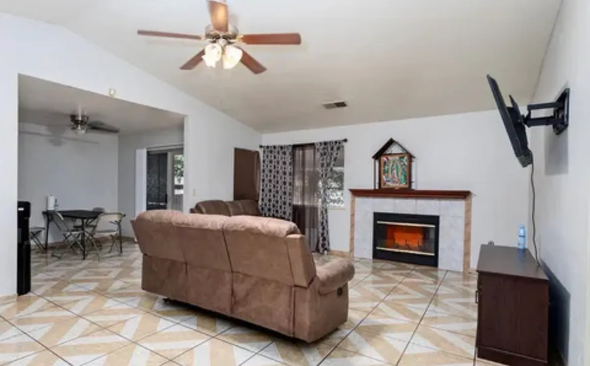 4 bed, 1590 sqft, $2,500 — Photo 4