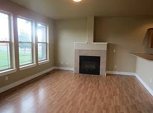 1675 NW Hemlock Ave — Photo 2