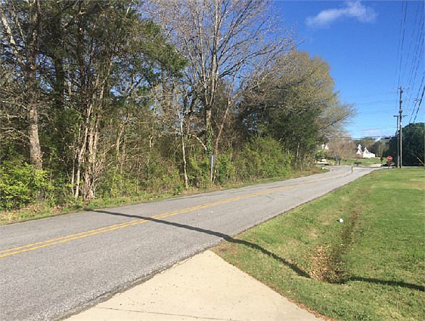 2nd image of 697 Kay Dr