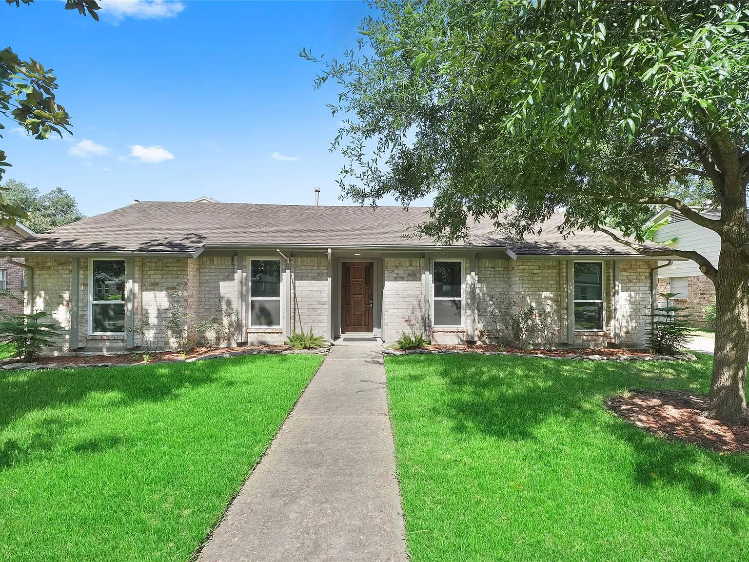 3 bed, 2.0 bath, 1742 sqft, $2,600 — Photo 3