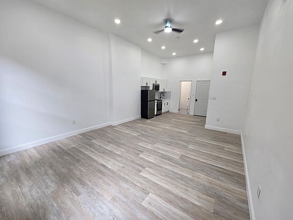 3rd image of 1521 Pine St APT 2F