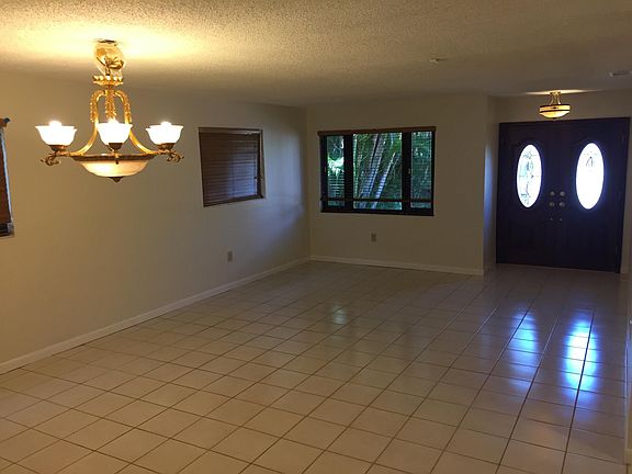 3rd image of 6714 N Waterway Dr