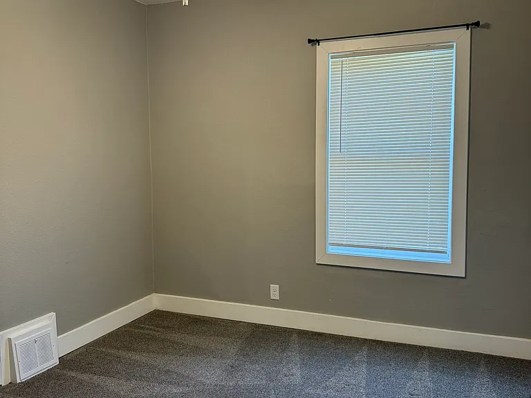 1025 Exchange St — Photo 5