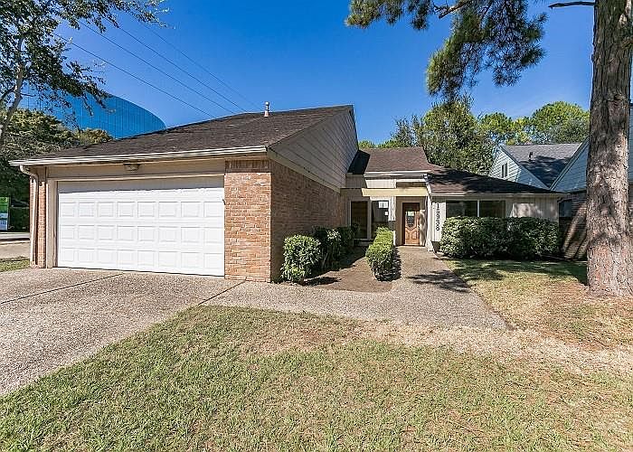 1st image of 15938 Fleetwood Oaks Dr