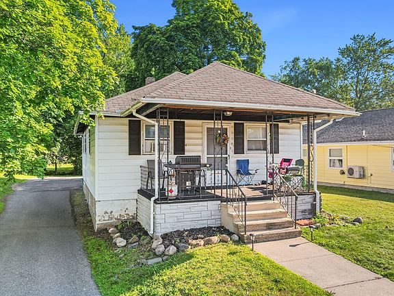 4th image of 3111-3113 Watson Blvd