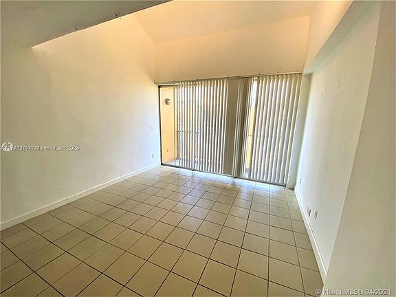 5th image of 110 Fontainebleau Blvd APT 404
