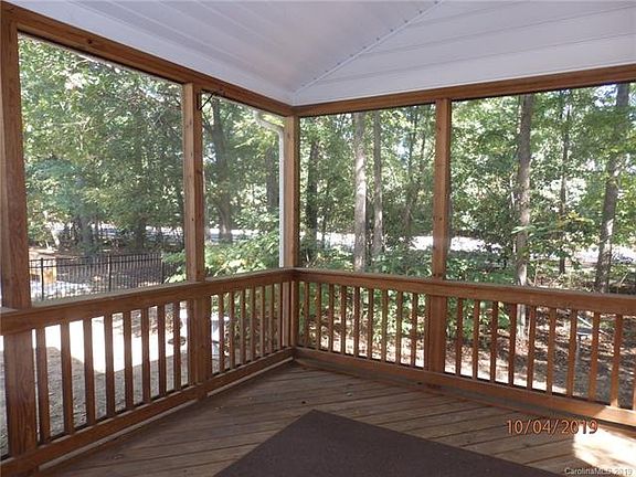 5th image of 503 Pembroke Ln