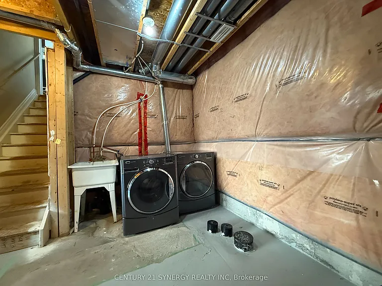 921 Messor Cres — Photo 24