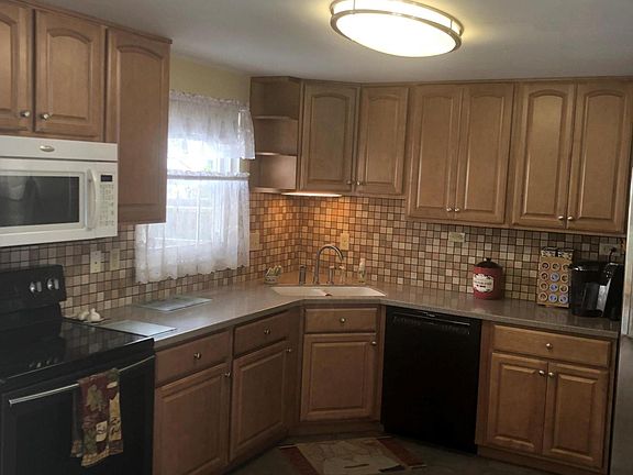 5th image of 8774 Crestwater Dr