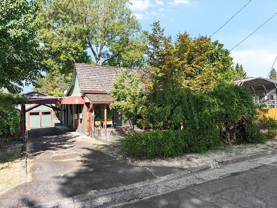 1st image of 438 NE 11th St