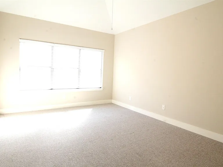 3031 Buttercup St — Photo 10