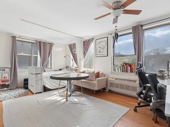 3330 61st St APT 201, Flushing, NY 11377