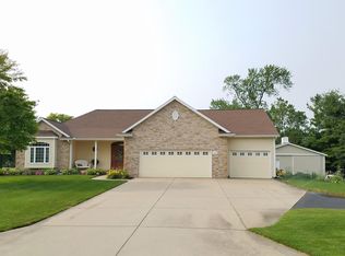 1555 Ponstein Dr, Hudsonville, MI