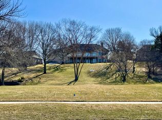 1401 Mayflower Dr, Northfield, MN 55057