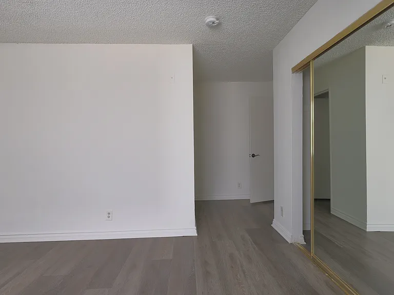 2839 Francis Ave — Photo 14