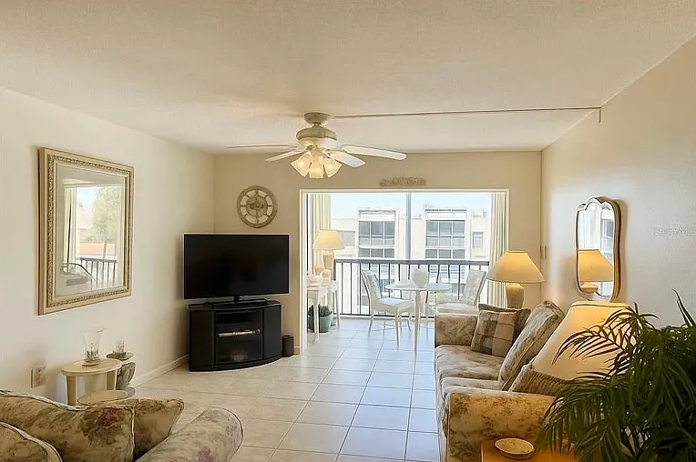 2 bed, $2,200 — Photo 4