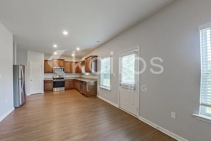 1111 Freedom Pkwy — Photo 8