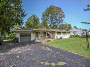 18 Crystal Springs Ln, Fairport, NY 14450