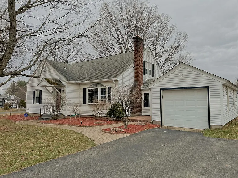 747 Williams St — Photo 9