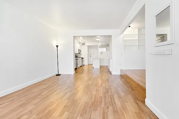 Sold by R New York | media 14