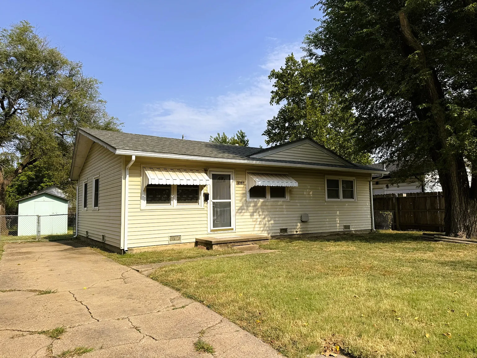 3 bed, 950 sqft, $1,050 — Photo 2