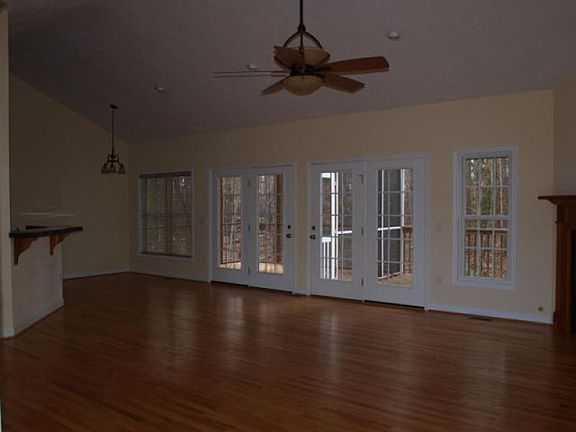 3rd image of 40 Middlecreek Ct