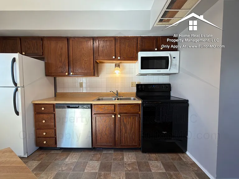1904 Springdale Ct — Photo 7