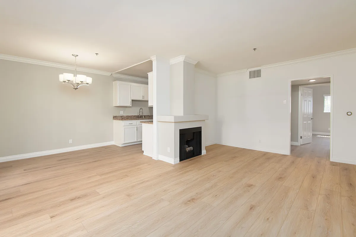 Building Photo - 7120 Ramsgate Ave #106