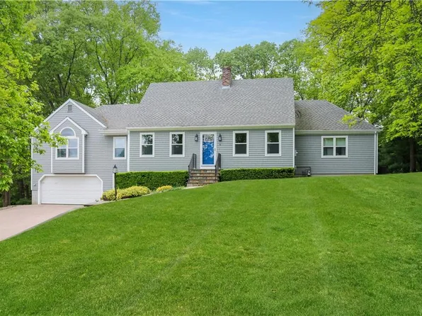 6 Forrestal Dr, Westerly, RI 02891